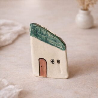 Green Roof Cottage Buddy